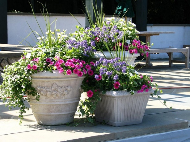 flower-pot-arrangements-for-the-patio-20 Цветни саксии за вътрешния двор