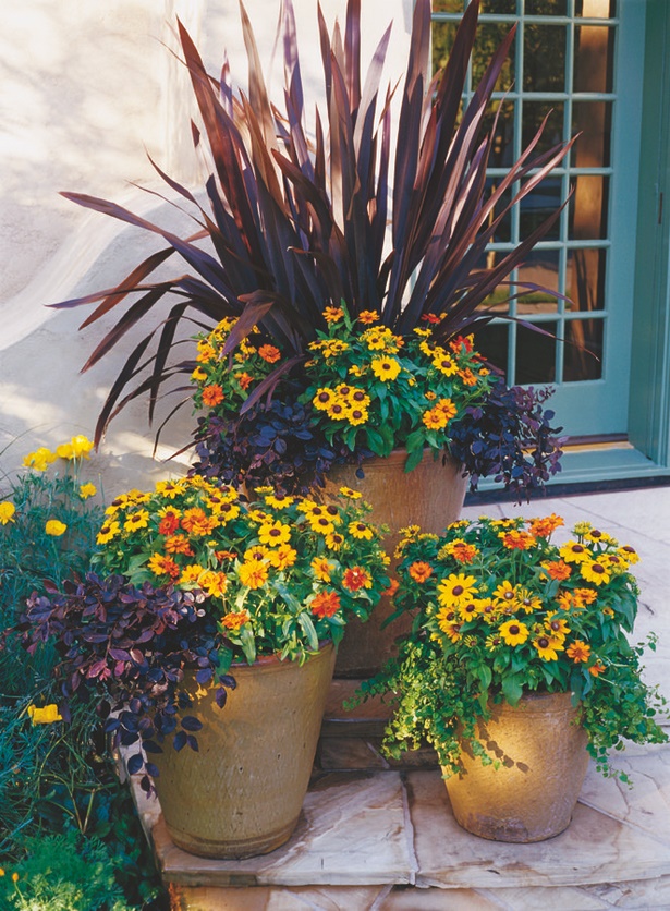 flower-pot-arrangements-for-the-patio-20_13 Цветни саксии за вътрешния двор