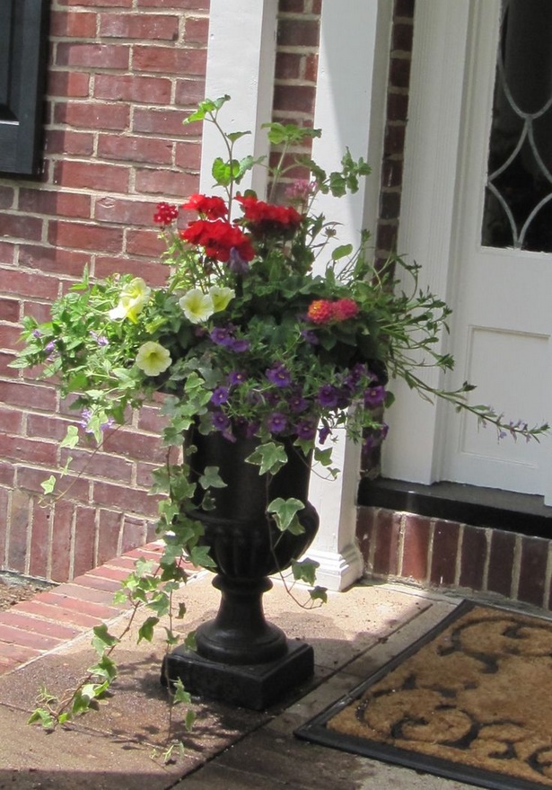 outdoor-flower-arrangements-planters-77_17 Градински аранжировки за цветя