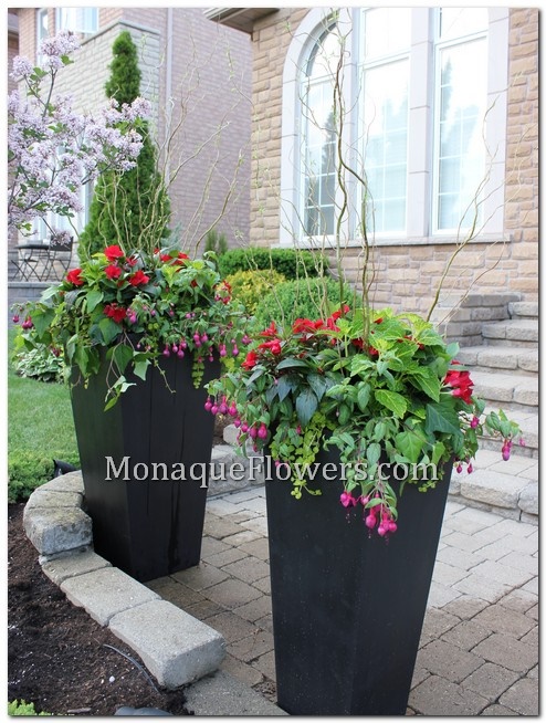 outdoor-flower-arrangements-planters-77_19 Градински аранжировки за цветя