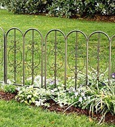 Къса декоративна ограда
