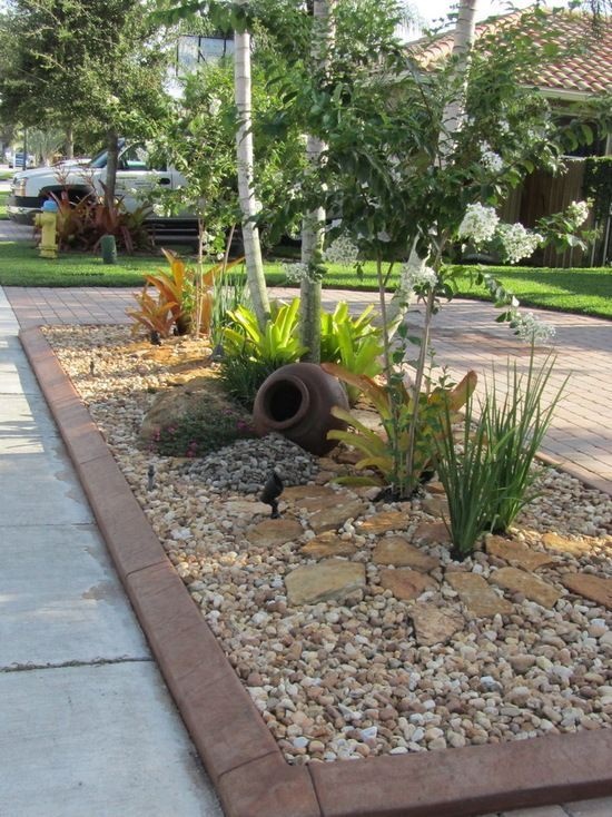 small-front-yard-landscaping-ideas-with-rocks-24_13 Малък преден двор идеи за озеленяване с камъни