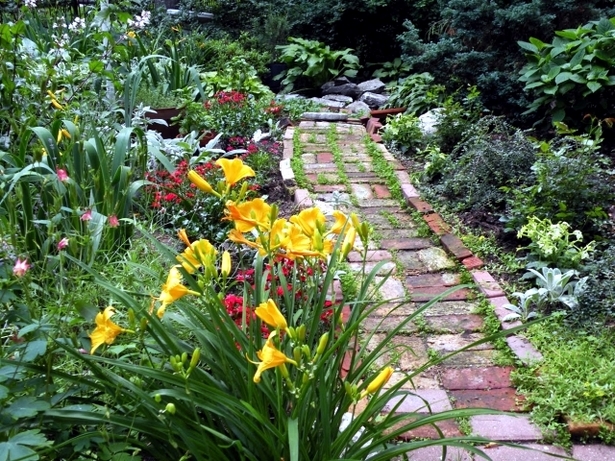 beautiful-garden-paths-99_6 Красиви градински пътеки