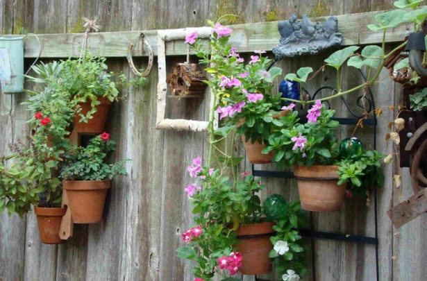 decorate-your-backyard-fence-18_6 Украсете задния двор ограда