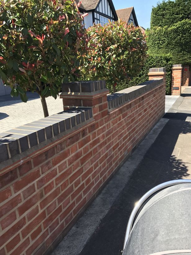 front-garden-brick-wall-ideas-58_7 Фронт градина тухлена стена идеи