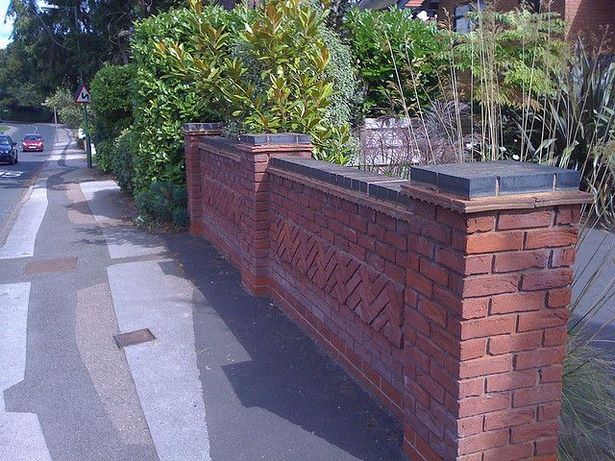 garden-brick-wall-design-ideas-46_2 Градинска тухлена стена дизайнерски идеи