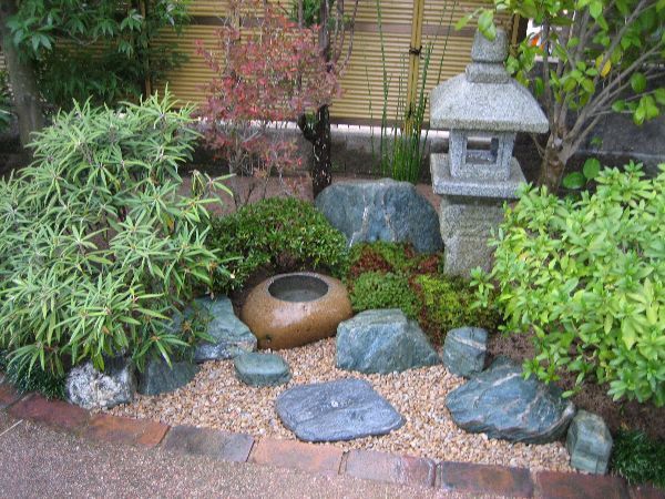small-garden-ideas-with-rocks-11_14 Малки градински идеи с камъни