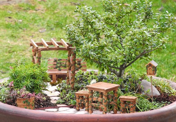 fairy-garden-ideas-for-small-spaces-61_18 Приказни градински идеи за малки пространства