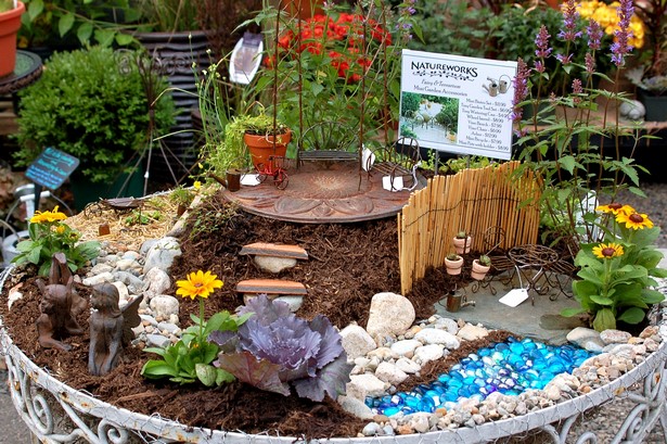 fairy-garden-ideas-for-small-spaces-61_19 Приказни градински идеи за малки пространства