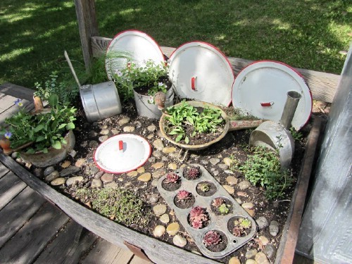 fairy-garden-ideas-for-small-spaces-61_5 Приказни градински идеи за малки пространства