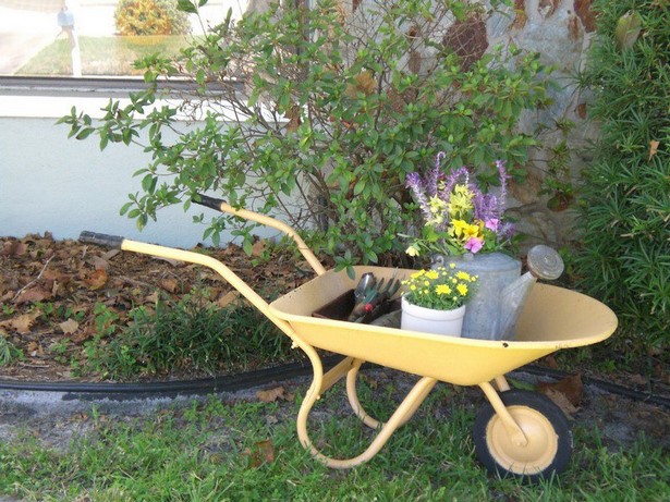 fairy-garden-in-wheelbarrow-25_12 Приказна градина в количка