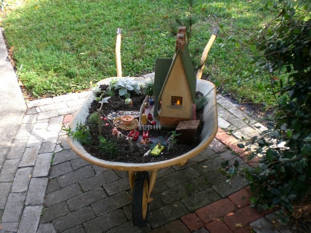 fairy-garden-in-wheelbarrow-25_15 Приказна градина в количка