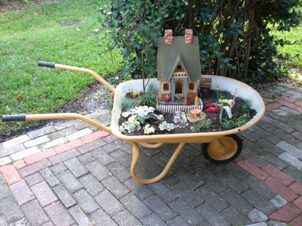 fairy-garden-in-wheelbarrow-25_18 Приказна градина в количка