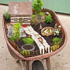 fairy-garden-in-wheelbarrow-25_5 Приказна градина в количка