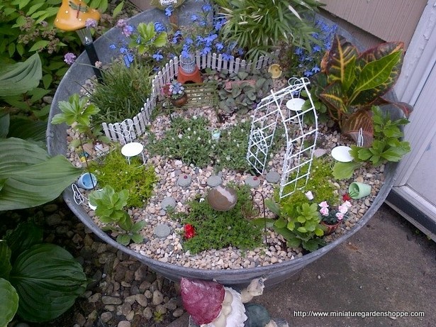 Приказна миниатюрна градина