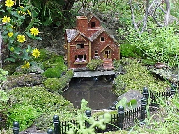 miniature-houses-for-gardens-93_13 Миниатюрни къщи за градини