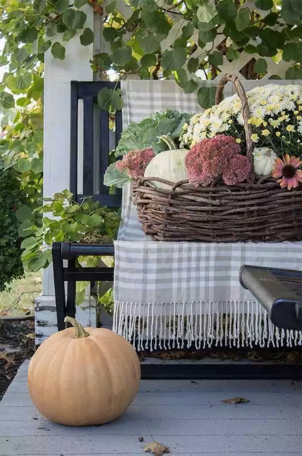fall-decorating-ideas-for-small-front-porch-39_6-14 Идеи за декорация на малка веранда