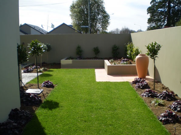simple-modern-garden-designs-95_11 Идеи за подстригване на тревата