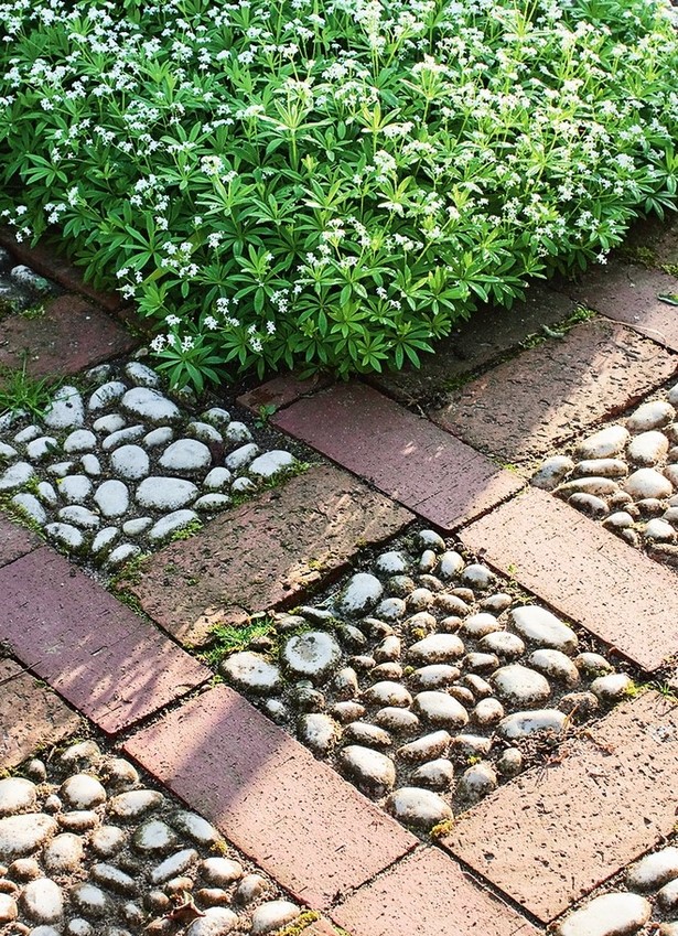 landscaping-with-pebbles-and-pavers-28_16 Озеленяване с камъчета и павета