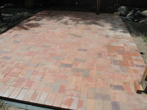 patio-with-brick-pavers-73 Вътрешен двор с тухлени павета