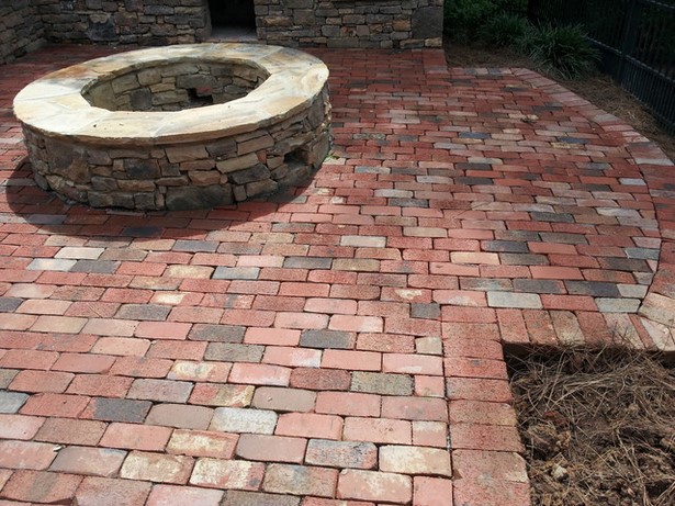 patio-with-brick-pavers-73 Вътрешен двор с тухлени павета