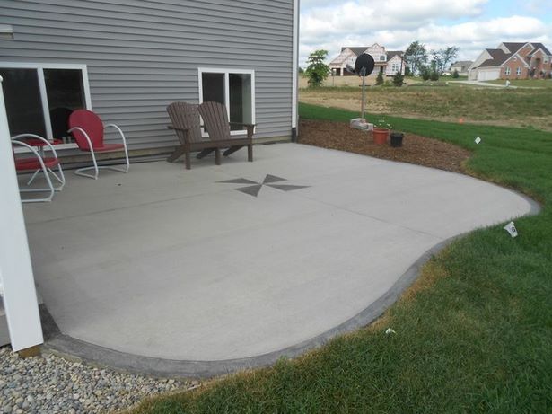 Прост бетон вътрешен двор