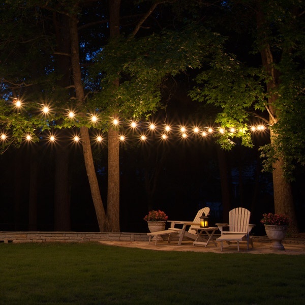 backyard-with-string-lights-94_12 Заден двор с низ светлини
