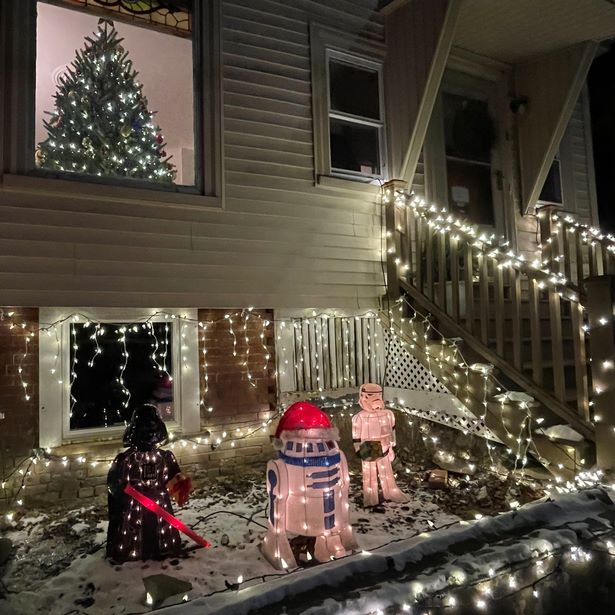best-outdoor-xmas-decorated-homes-77_17 Най-добър открит Коледа декорирани домове