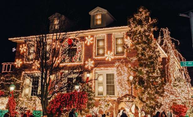 christmas-decorations-outside-house-ideas-87_3 Коледна украса извън дома идеи