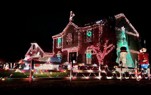 christmas-lights-decorated-homes-92_13 Коледни светлини декорирани домове