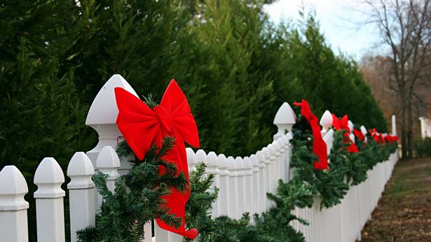 christmas-lights-on-fence-ideas-39_11 Коледни светлини върху идеи за ограда