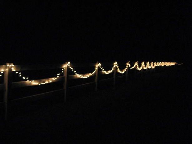 christmas-lights-on-fence-ideas-39_5 Коледни светлини върху идеи за ограда