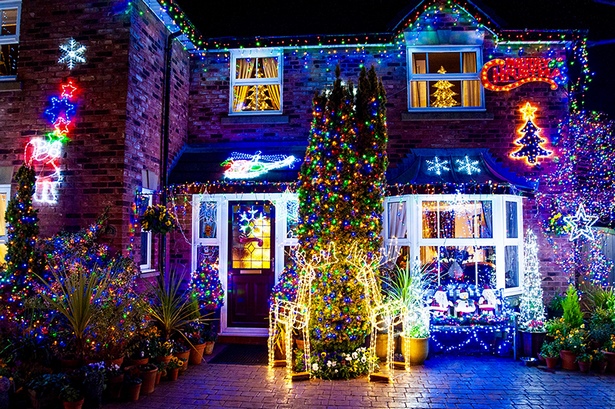 christmas-lights-on-front-of-house-17_11 Коледни лампички пред къщата