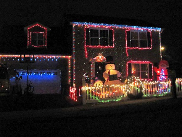 christmas-lights-on-front-of-house-17_14 Коледни лампички пред къщата