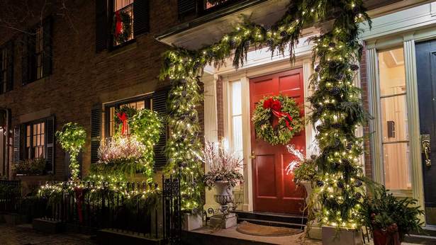 christmas-lights-on-front-of-house-17_2 Коледни лампички пред къщата