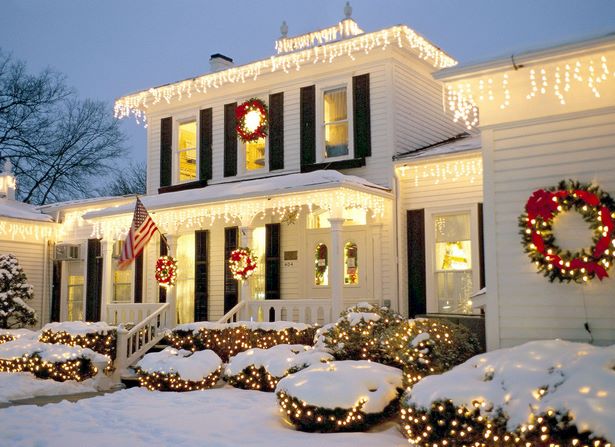 christmas-lights-on-front-of-house-17_4 Коледни лампички пред къщата