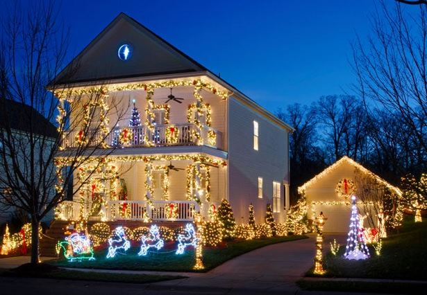 christmas-lights-on-front-of-house-17_5 Коледни лампички пред къщата