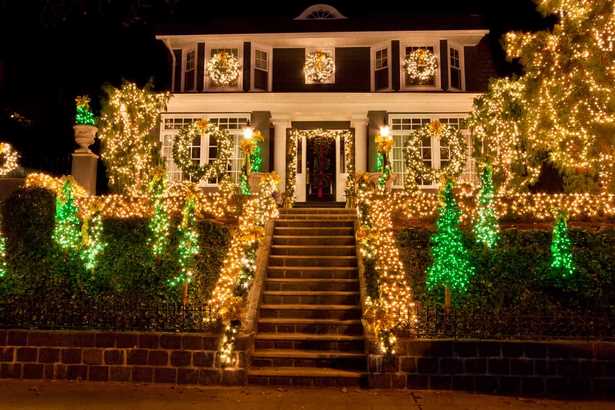 christmas-lights-on-front-of-house-17_9 Коледни лампички пред къщата
