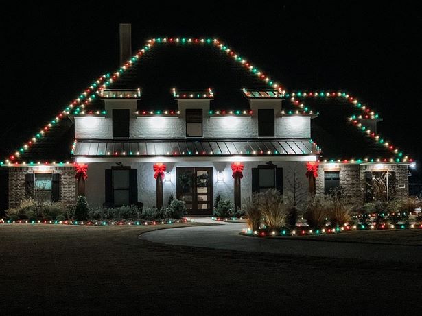 easy-christmas-lights-on-house-78_12 Лесни коледни светлини на къщата