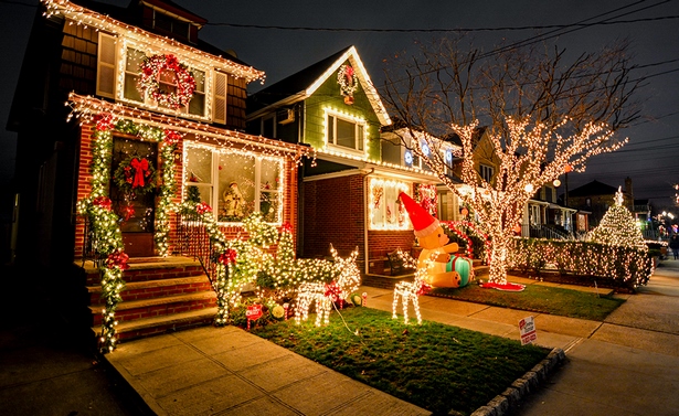 exterior-home-christmas-decorating-ideas-25_14 Екстериор дома Коледа декориране идеи