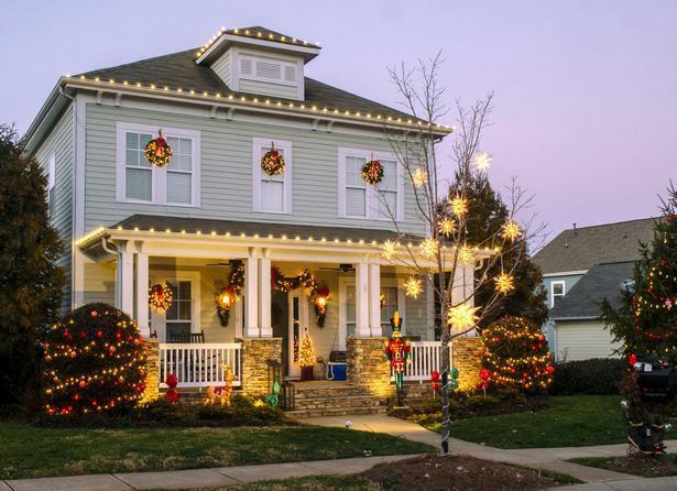 exterior-home-christmas-decorating-ideas-25_15 Екстериор дома Коледа декориране идеи