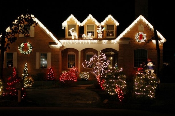 exterior-home-christmas-decorating-ideas-25_9 Екстериор дома Коледа декориране идеи