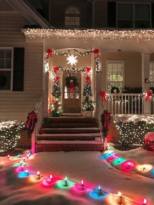 front-door-christmas-light-ideas-98 Идеи за Коледна светлина на входната врата