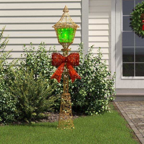 ideas-for-decorating-outdoor-lamp-post-for-christmas-26 Идеи за декориране на открит лампа за Коледа