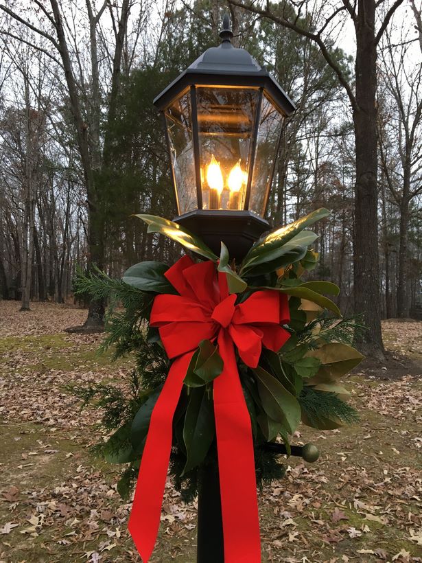 ideas-for-decorating-outdoor-lamp-post-for-christmas-26_14 Идеи за декориране на открит лампа за Коледа