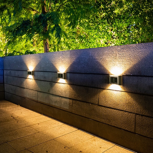 lights-in-garden-wall-99_8 Модерни идеи за външно осветление
