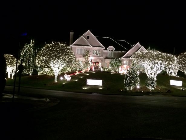 most-beautiful-outdoor-christmas-lights-75 Най-красивите външни коледни светлини