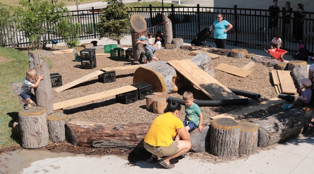 natural-backyard-playground-ideas-65_6 Идеи за естествена детска площадка в задния двор