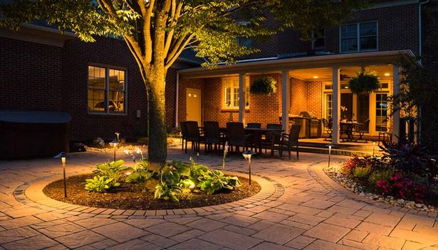 outdoor-patio-accent-lighting-90_20 Открит вътрешен двор акцент осветление