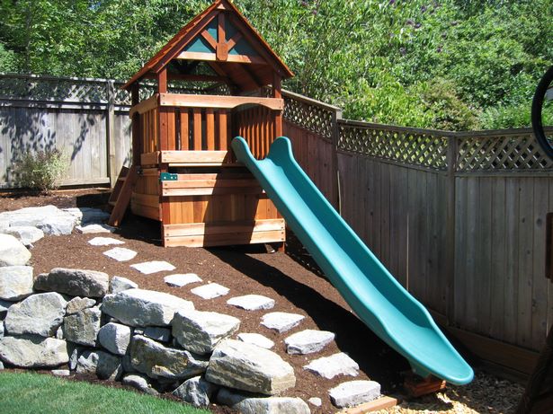 outdoor-play-equipment-for-small-backyards-77_8 Оборудване за игра На открито за малки дворове